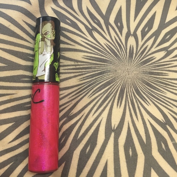 MAC lipgloss limited edition In totally it