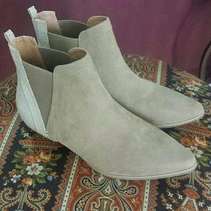 Ankle booties size 7