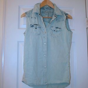 Button up sleeve less top