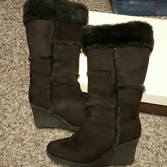 Brown suede boots by Decree