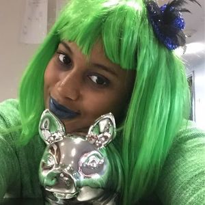 Meet your Posher, Alona