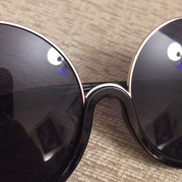 circle gold trimmed sunglasses - Picture 2 of 2