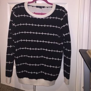 Long sleeve black and white shirt