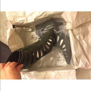 100%Authentic Giuseppe Zanotti Suede Ankle Boot 36