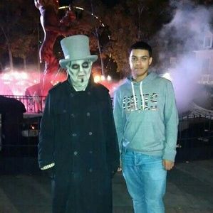 Meet your Posher, Derrick