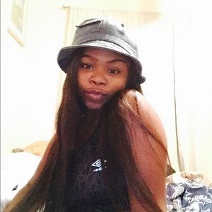 Meet your Posher, Hydiah