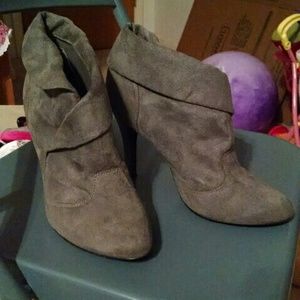 Gray heels