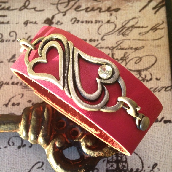 💞Pretty Pink or Grey 💖Leather Cuff💞 - Picture 2 of 5