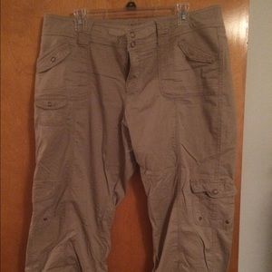Khaki Sonoma capri pants