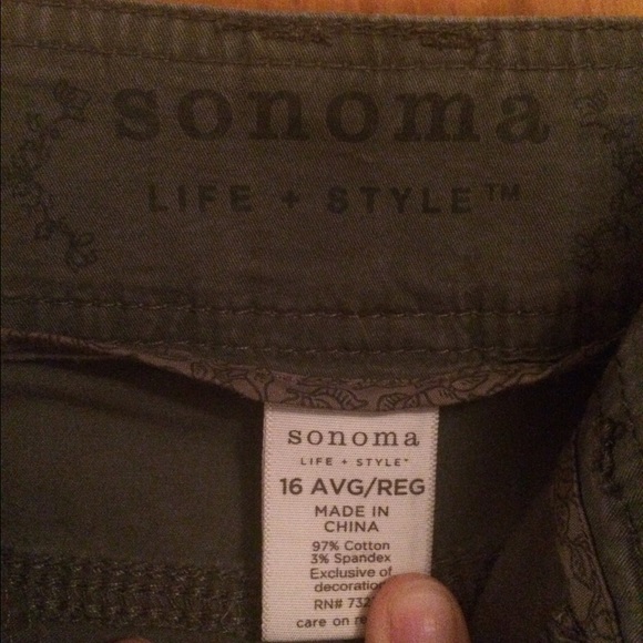 Sonoma Army green Capri pants