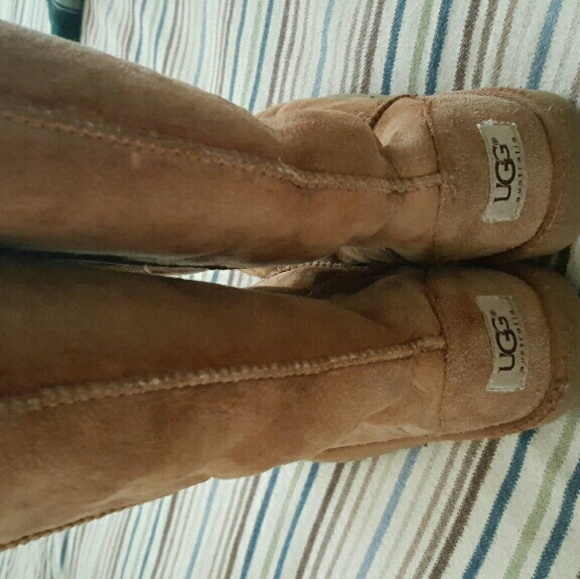 SOLD LOCAL Chestnut Uggs BUY $40 TRADE $60 - Picture 3 of 3