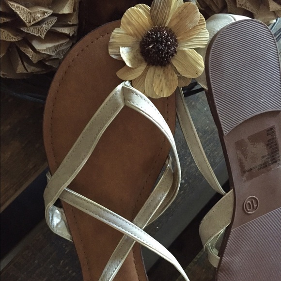 Flats/ sandals Super cute new never worn