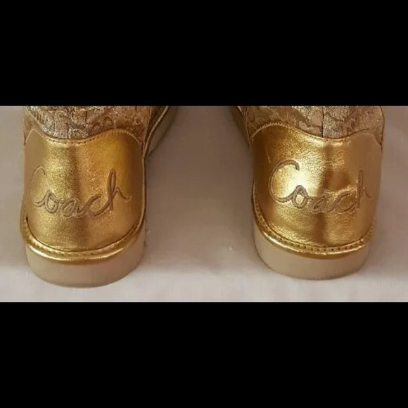 Authentic Womens Coach logo " C " shearling boots.