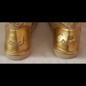 Authentic Womens Coach logo " C " shearling boots.