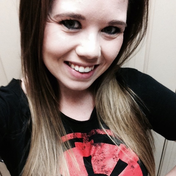 Meet your posher! - Picture 2 of 3