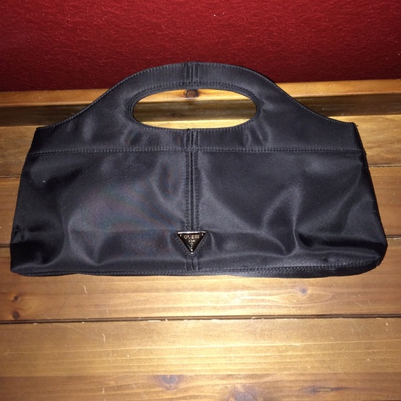 Guess large clutch
