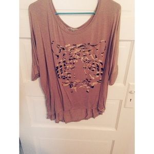 Longer crop top with lion head print on front