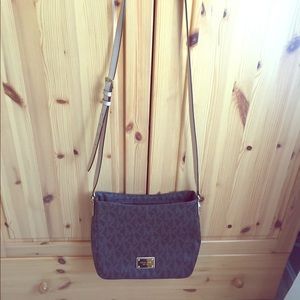 Michael Kors Travel Messanger Crossbody