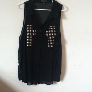 Cross sleeveless shirt