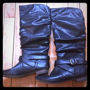 🍂🍁Gorgeous boots. A fall must have! 🍁🍂