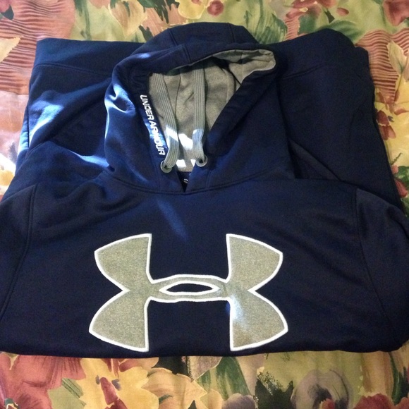 NEW🎉🎉 Under Armour Fleece Lined Hoodie!