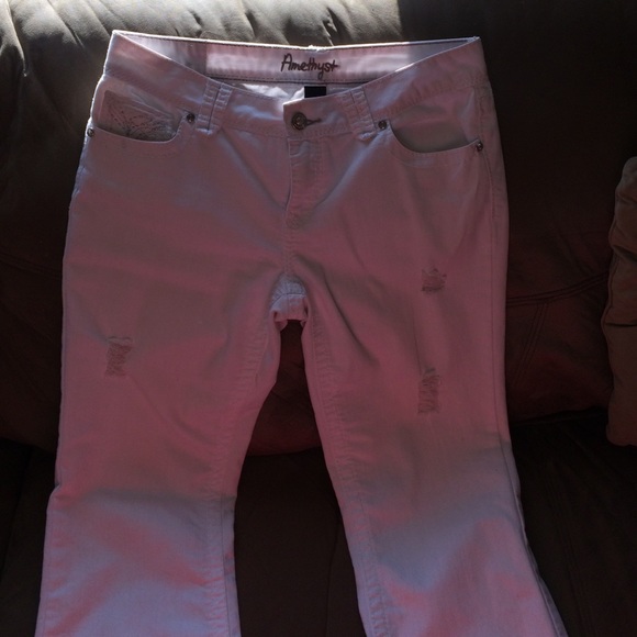 White distressed jeans