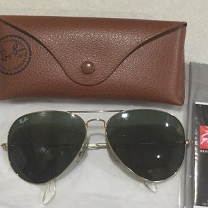 SOLD authentic Rayban 62mm classic aviator