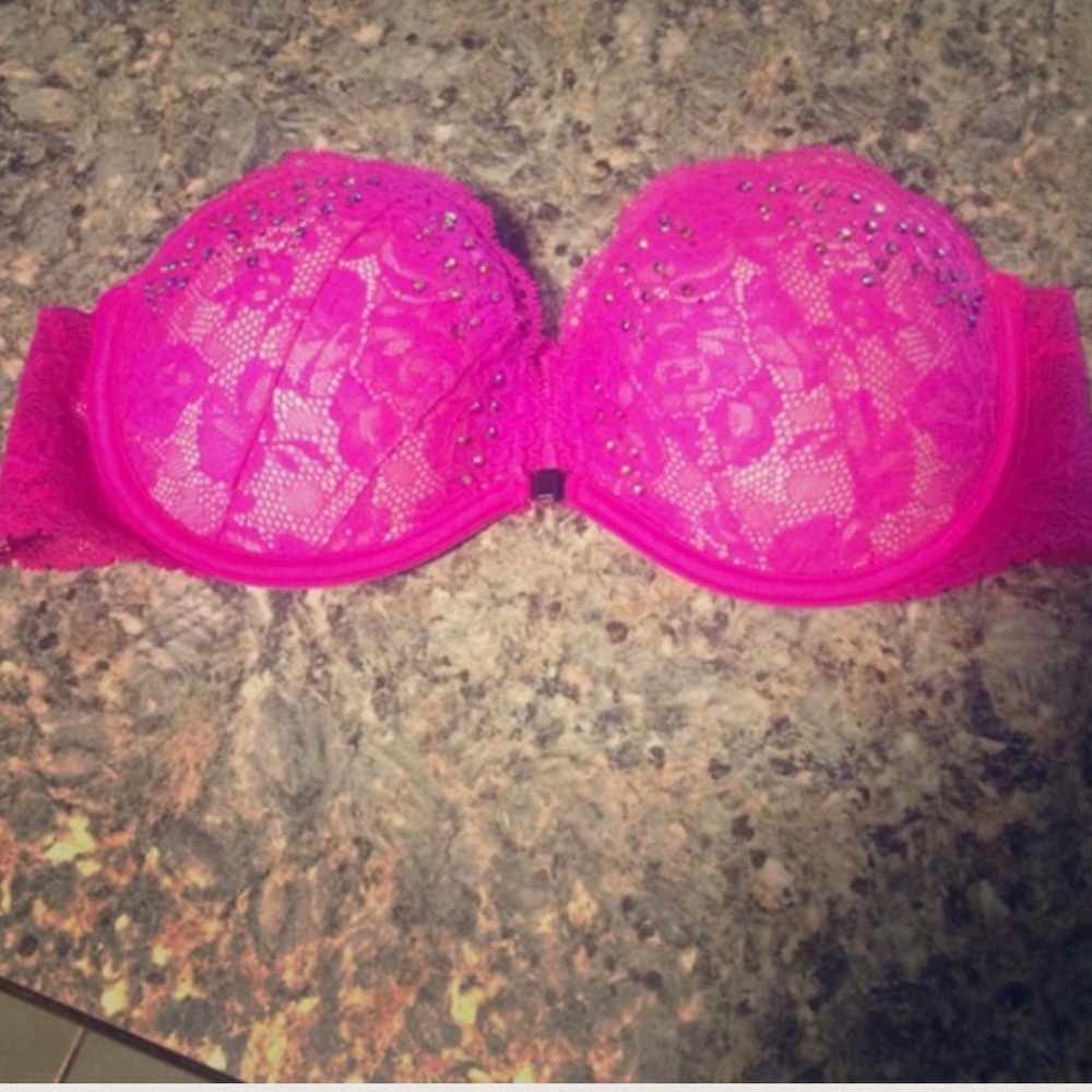 Victoria's Secret strapless bra! 34B 😘