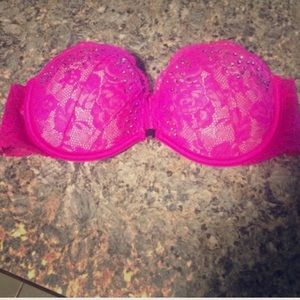 Victoria's Secret strapless bra! 34B 😘