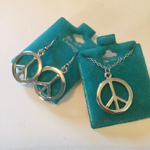 Jewelry - 🌼😍☮Peace Sign Earrings & Necklace Set Jewelry - 🌼😍☮Peace Sign Earrings & Necklace Set