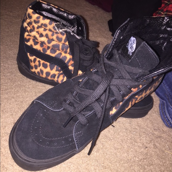 A ankle high sneaker.