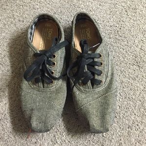 Grey Toms Cordones