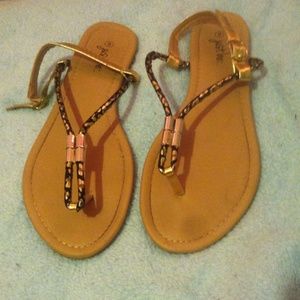 Size 9 cheetah print flats.