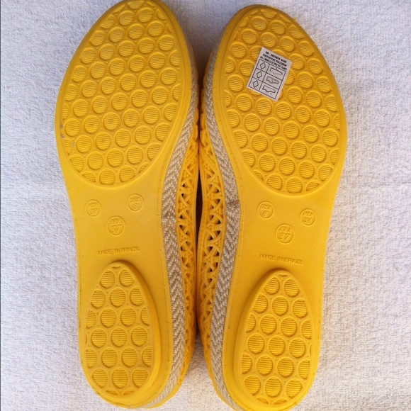 Super Cute Brazilian Rubber Flats Size 8 - Picture 2 of 2
