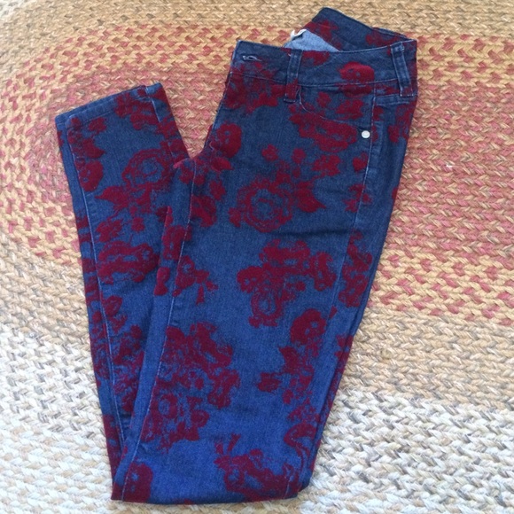 Jeans with rose print