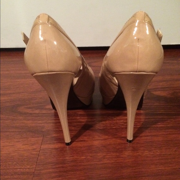 Guess - Picture 3 of 4