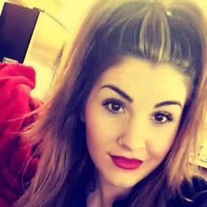 Meet your Posher, Hayley