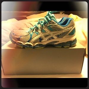 💚Like new turquoise size 9 Asics gel nimbus 16💚