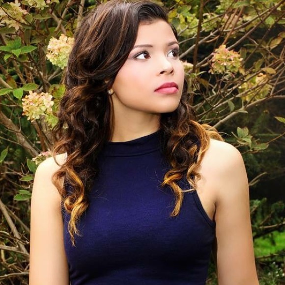 Meet your Posher, Dominique - Picture 1 of 1