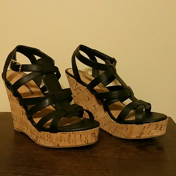 Black and cork wedges