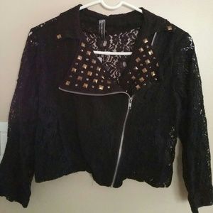 😍NWT Black Lace Jacket w/ gold stud accents🔸