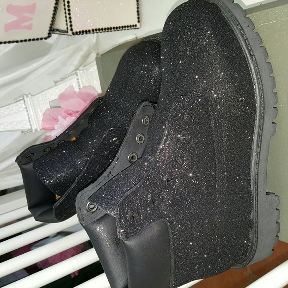 CUSTOM GLITTERED TIMBERLAND BOOTS - Picture 2 of 3