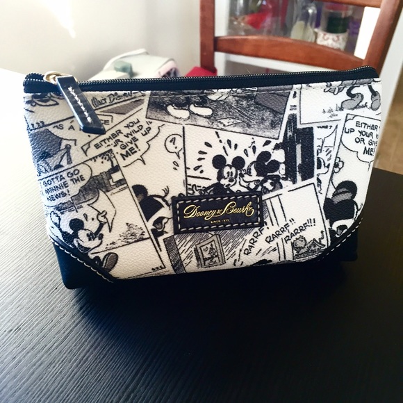 Limited Edition Dooney&Bourke Disney Makeup Clutch - Picture 1 of 4