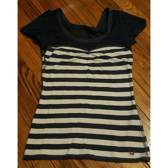 super cute Hollister top🎀