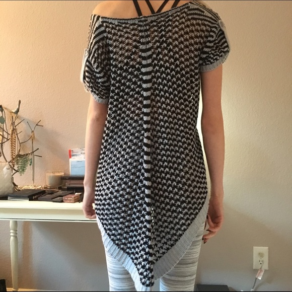 BCBG Loose knit sweater small - Picture 2 of 4