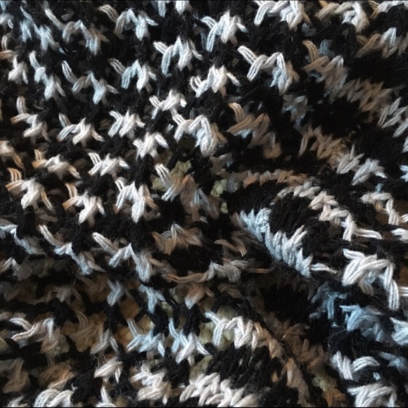 BCBG Loose knit sweater small - Picture 4 of 4