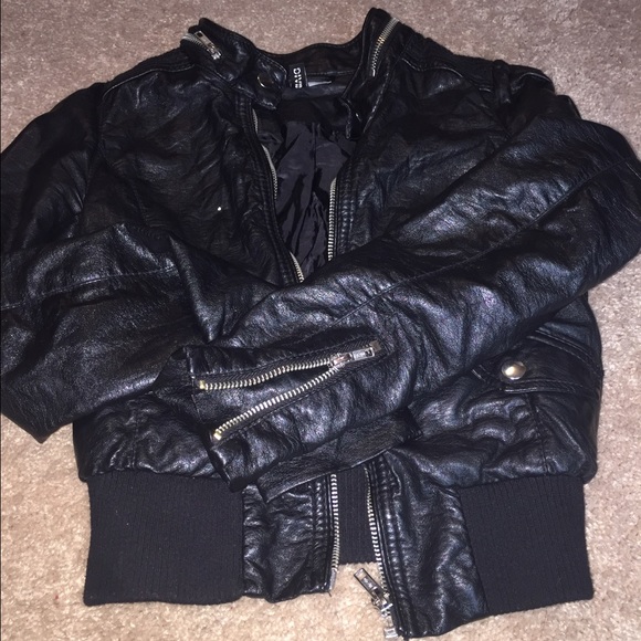 Comfortable leather jacket fitted