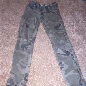 fitted skinny jeans with zippers at the bottom