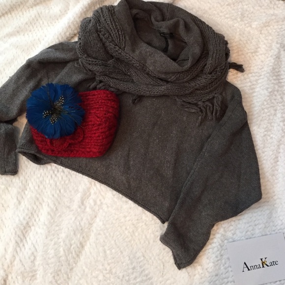 BCBG grey crop sweater