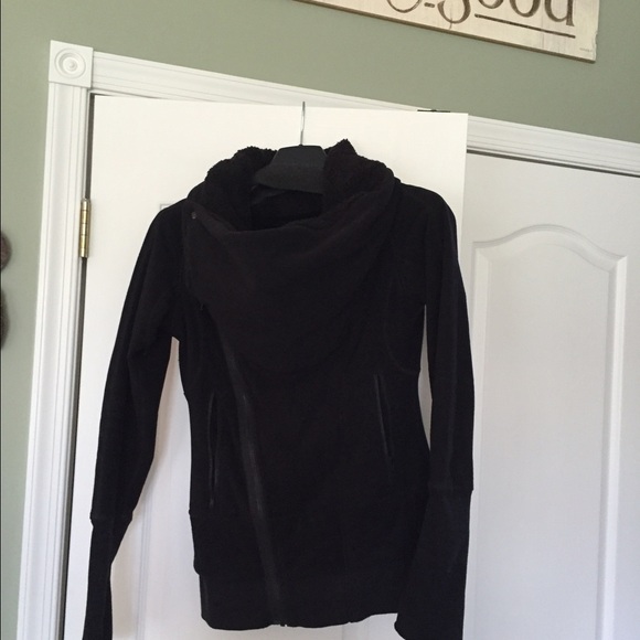 Lululemon black Sherpa fleece collar jacket